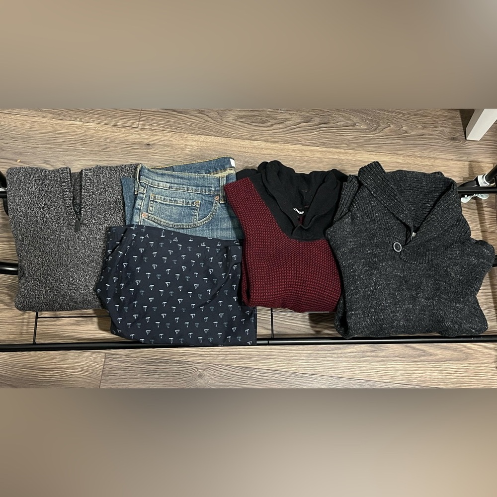 Men’s clothes bundle size M jeans sz 34/32